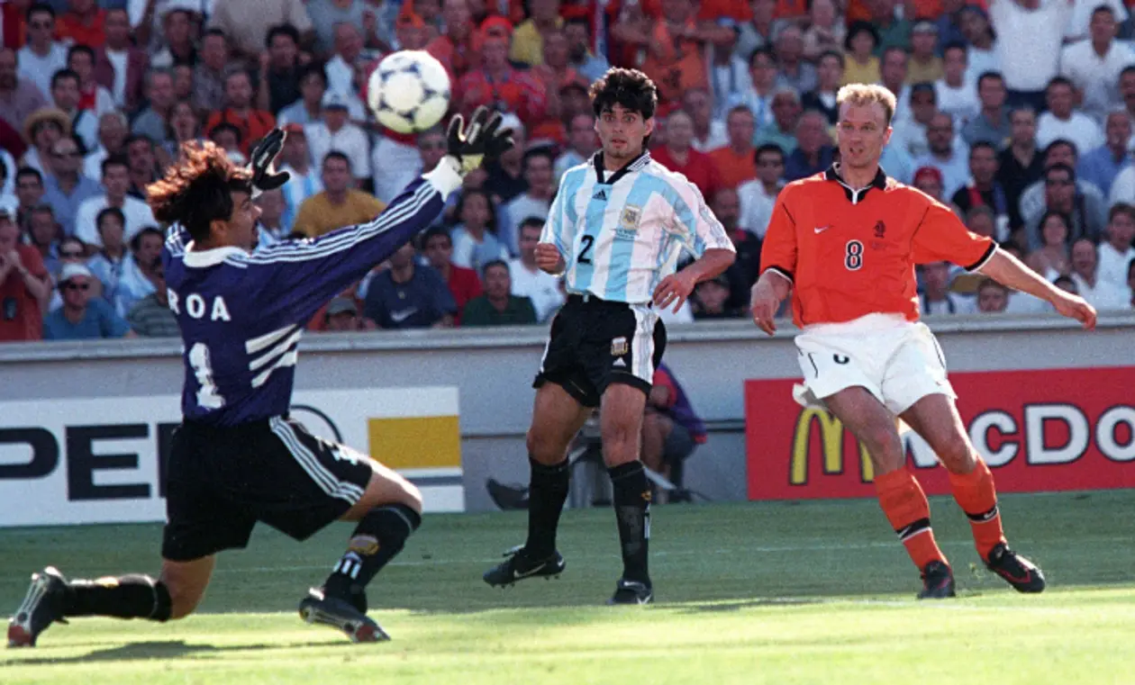 Ровно 20 лет назад Бергкамп забил великий гол Аргентине