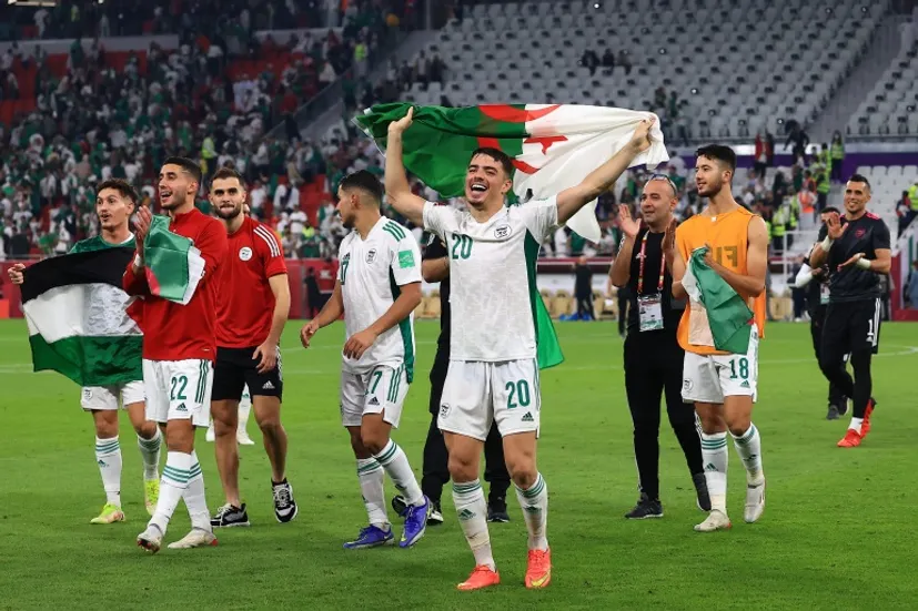 Алжир не проигрывает 42 матча (ну минимум 26) – они сильнейшие в Африке. Сборную поднял жесткий тренер, который воюет с прическами