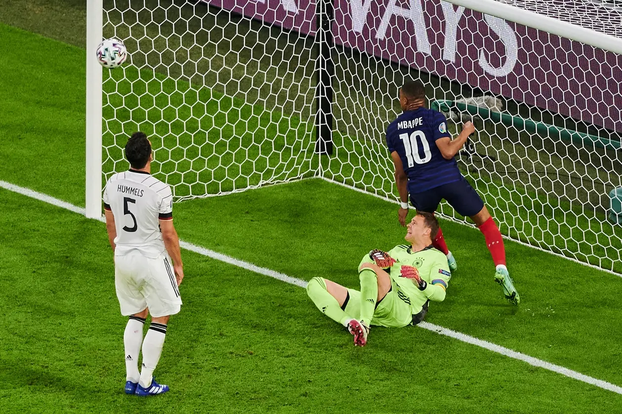 Все напряжение матча Франции и Германии в кадрах нашего фотокора