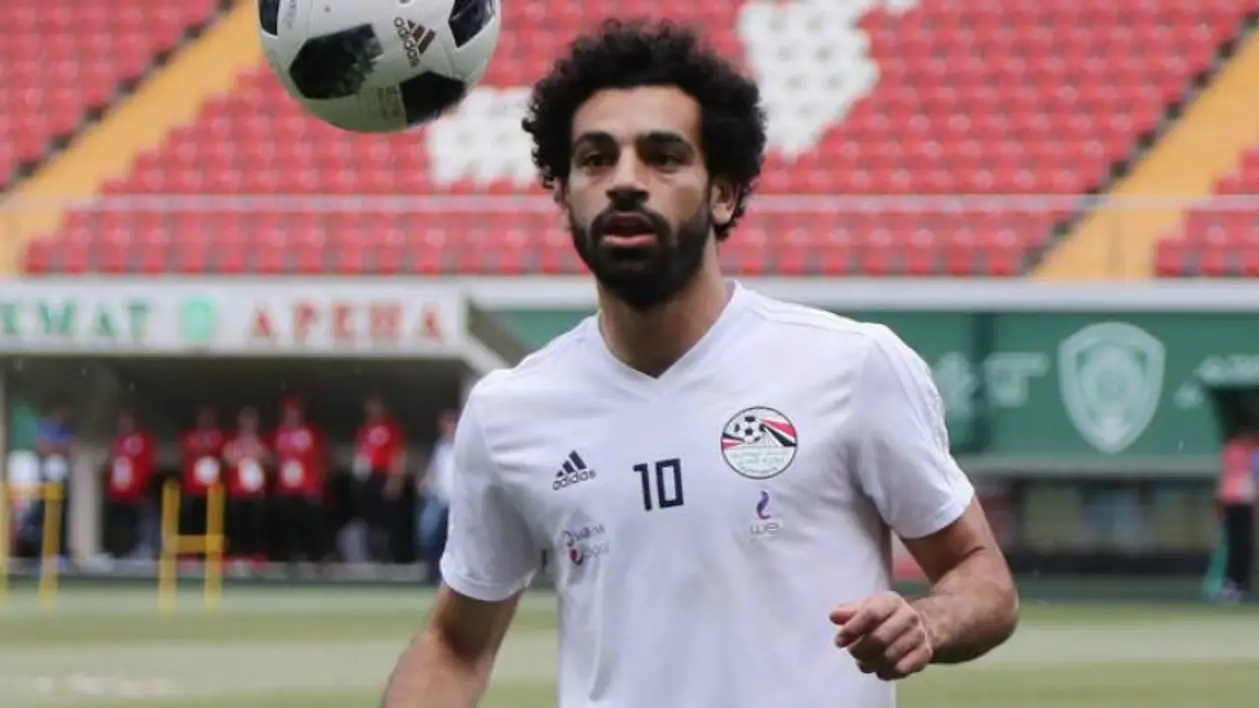 Матч сборной Египта трижды прерывали. Все три раза – из-за фанатов, мечтающих обнять Салаха