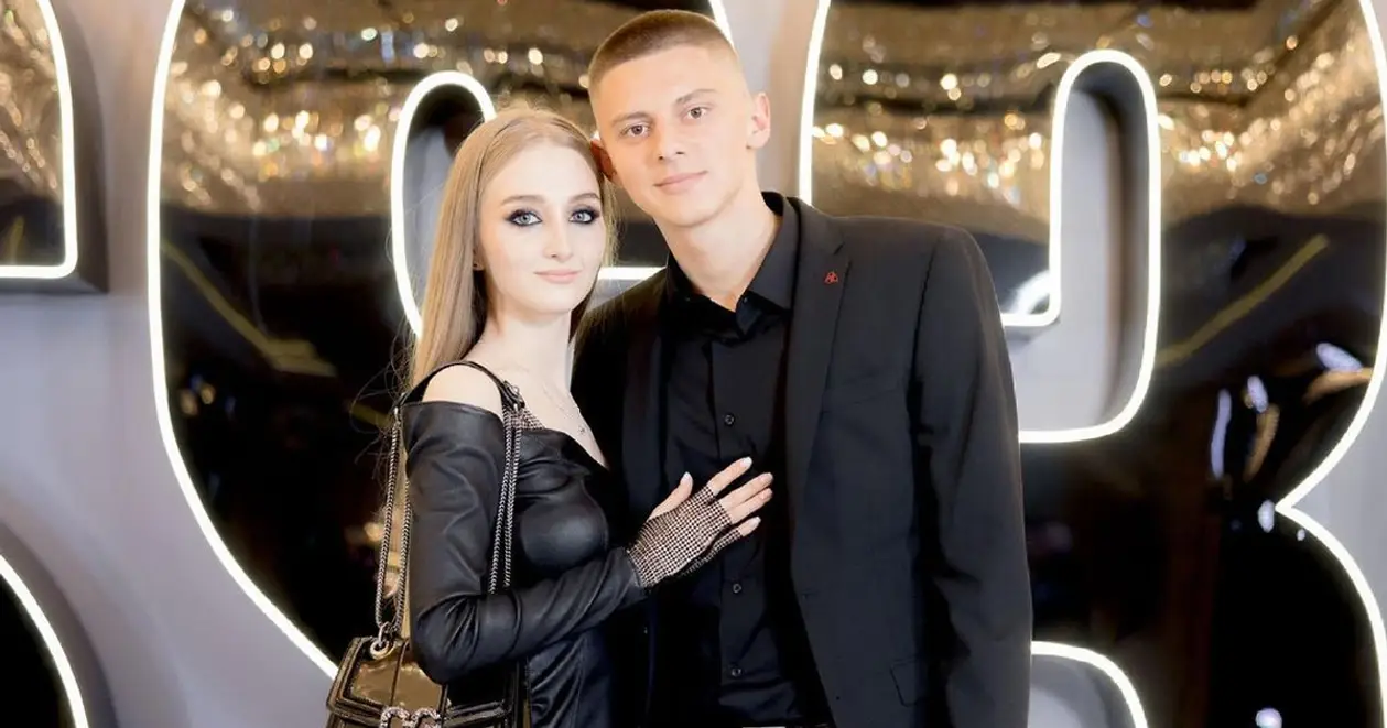 Невероятно милое фото Миколенко в отпуске со своей девушкой