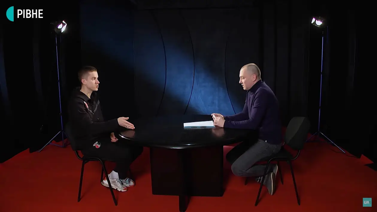 Дмитро Поворознюк дав інтерв'ю «Суспільному». Поговорили про канал «Трендець», серіал «Футболіст» та «Верес»