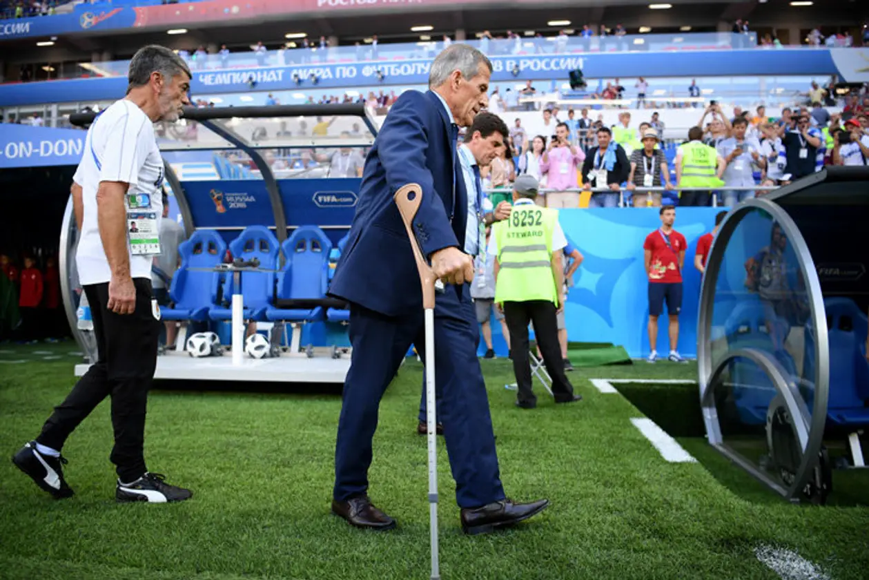 Главный тренер Уругвая плохо ходит даже с тростью. У него тяжелое заболевание
