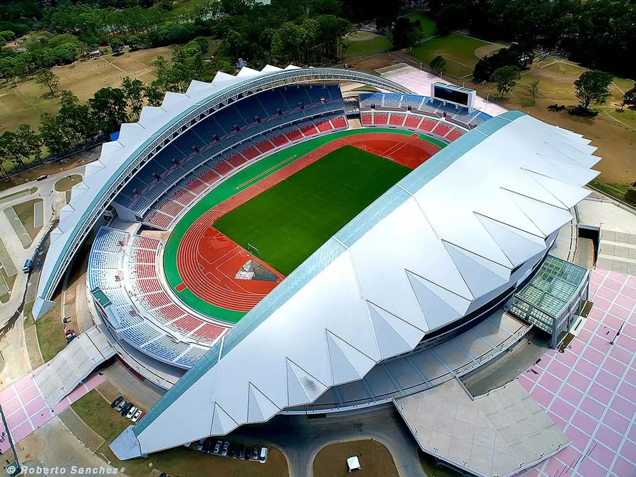 Стадион определение. Национальный стадион Коста-Рики. Коста Рика стадион. Стадион Манэ Гарринча архитектура. Национальный стадион (Сантьяго).