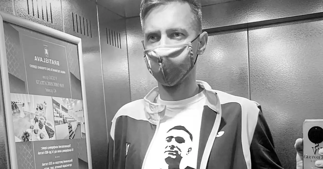 Стаховский поддержал одесского активиста Стерненко, надев футболку с его портретом