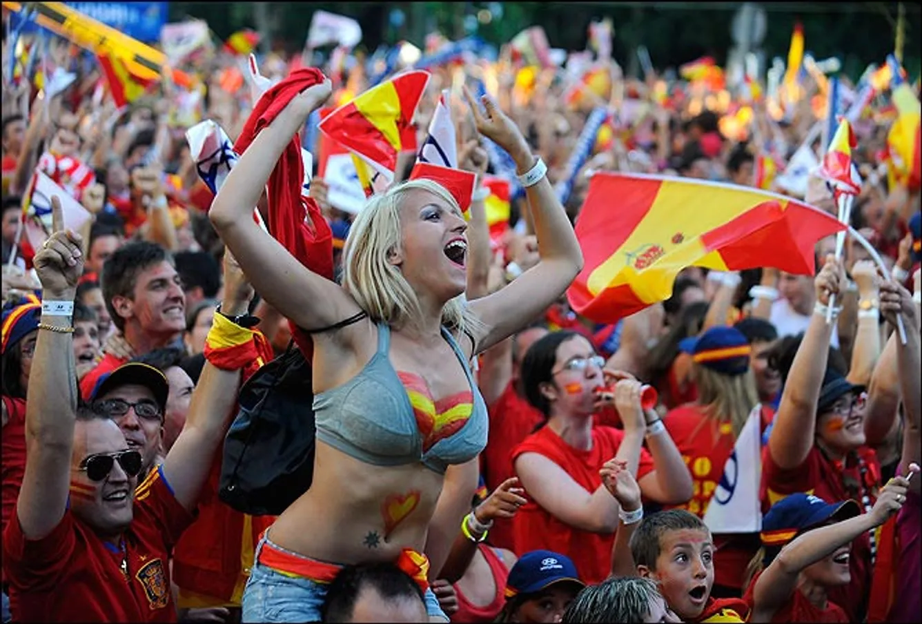Испания – это «Фурия Роха». Прозвище связано с бойней в Антверпене, а сборной запрещали красный цвет