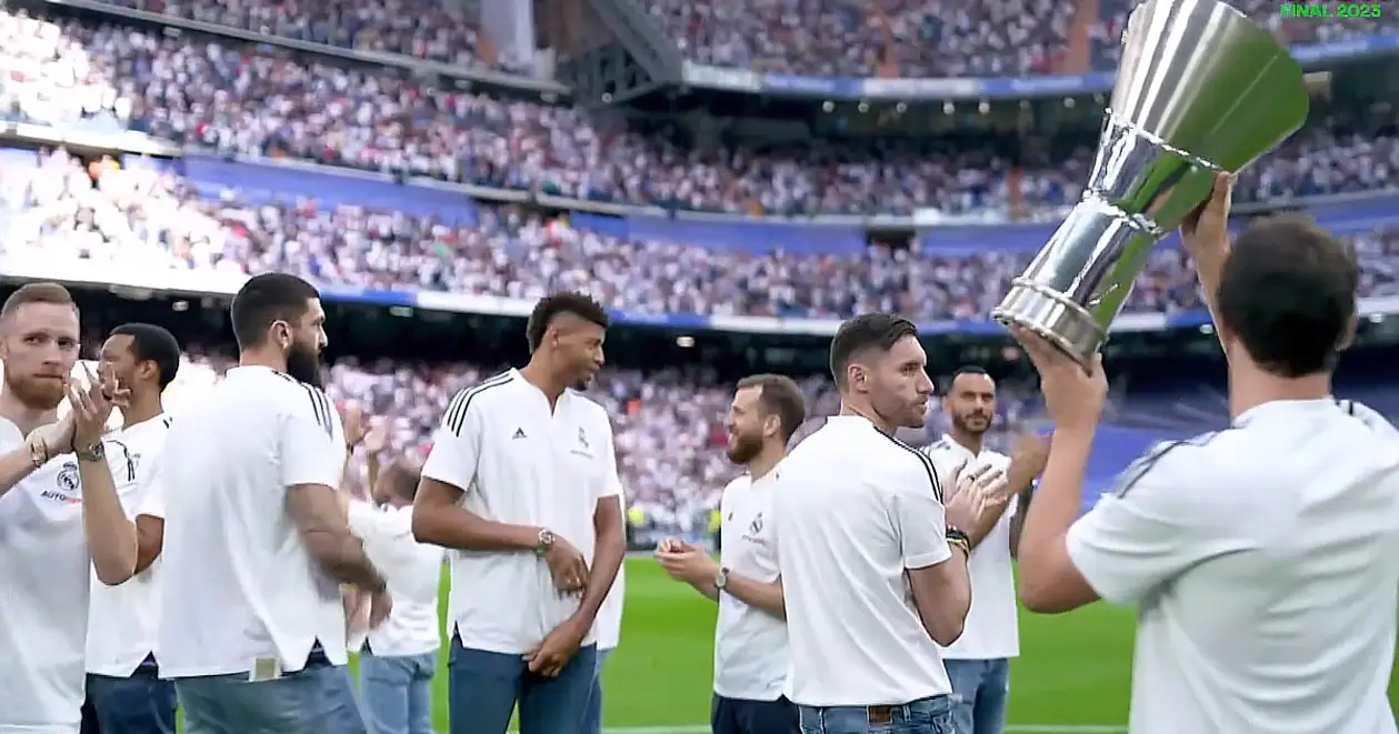 Гравці баскетбольного «Реала» принесли трофей Євроліги на «Сантьяго Бернабеу». Отримали заслужені овації
