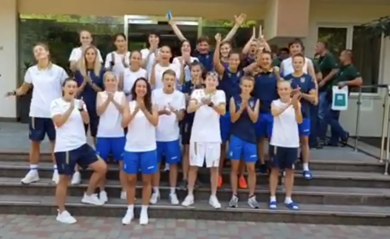 «Хлопці, до перемоги!» Жіноча збірна України підтримала чоловіків перед фіналом ЧС U-20