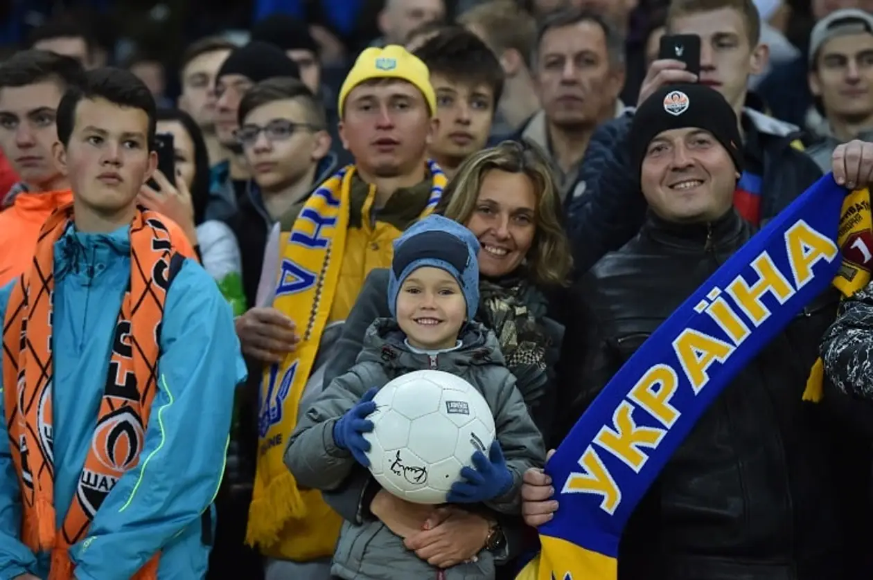 Атмосфера в Харькове – топ. Несмотря на холод, тренировку сборной посетили 6 тысяч болельщиков