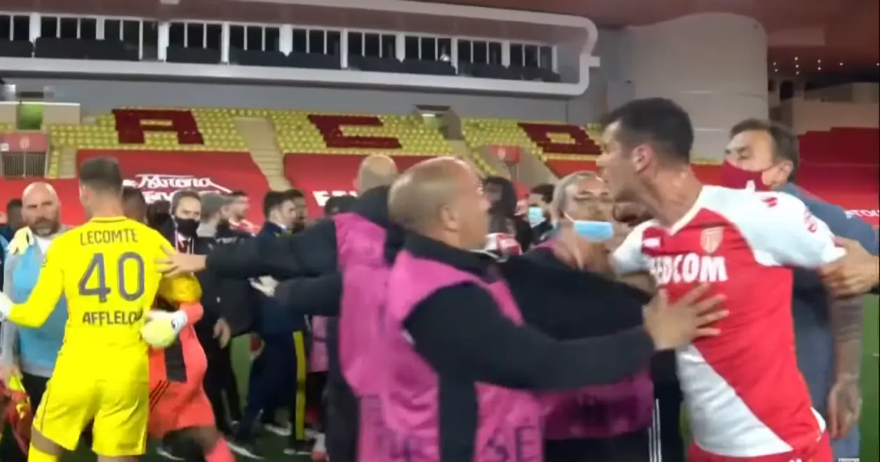 Футболисты «Монако» и «Лиона» устроили массовую драку после матча
