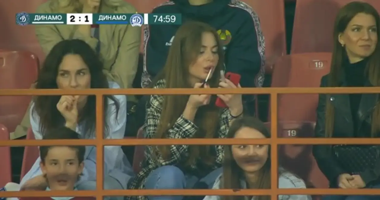 Девушка Милевского красила губы на матче в Бресте – тут ее поймала телекамера