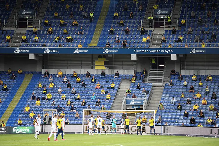 Дания стала примером, как возвращать зрителей на стадионы: 10% вместимости, но ноль нарушений