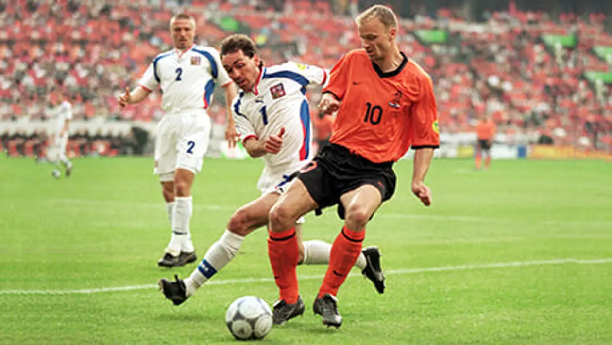 Крик Коллины, скандальный пенальти Де Бура и бровь Стама – пламя от Нидерландов и Чехии на Евро-2000