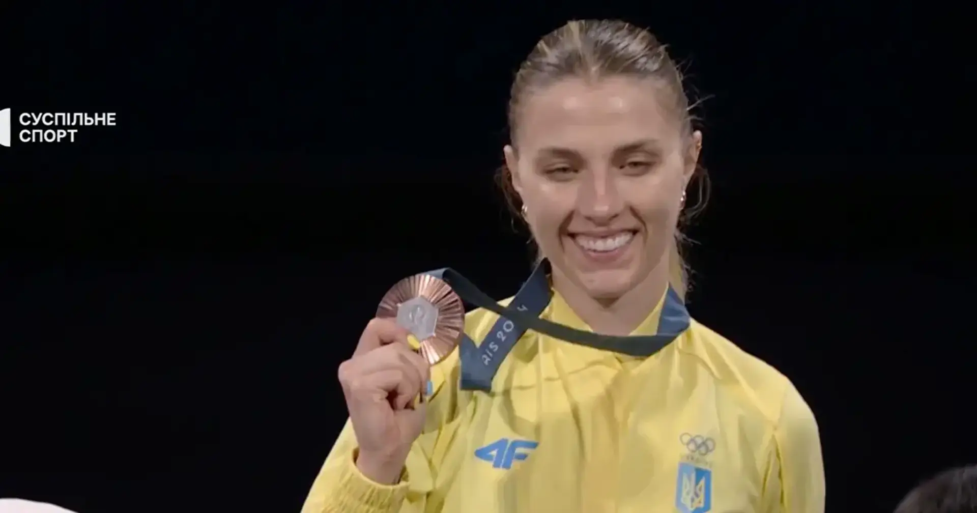 📸 Кадри з нагородження Харлан бронзою Олімпіади: українка виглядала щасливою