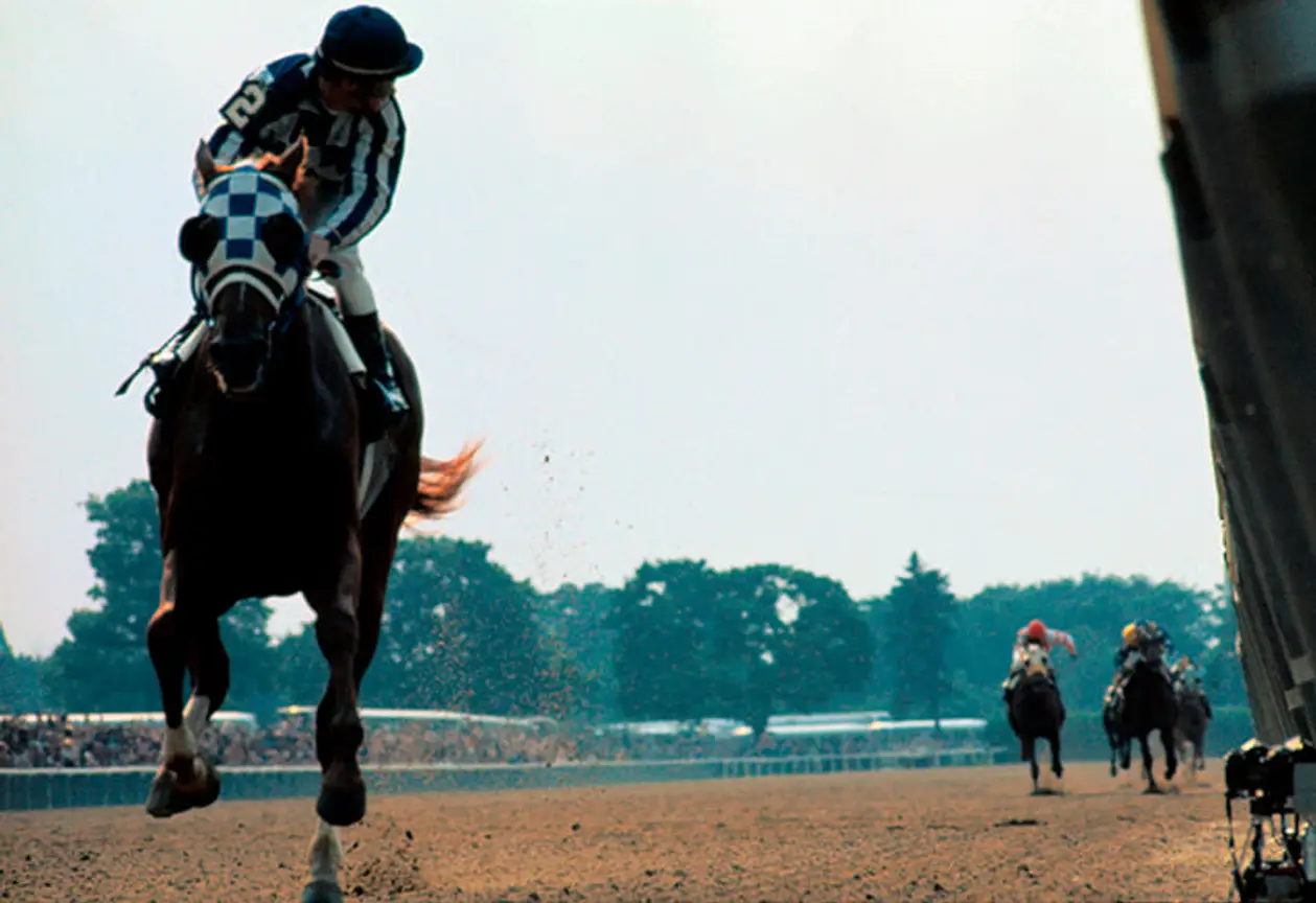Конь Секретариат – спортивная легенда США. С ним работали агенты Софи Лорен и Элвиса Пресли, а его рекорды не побиты 50 лет