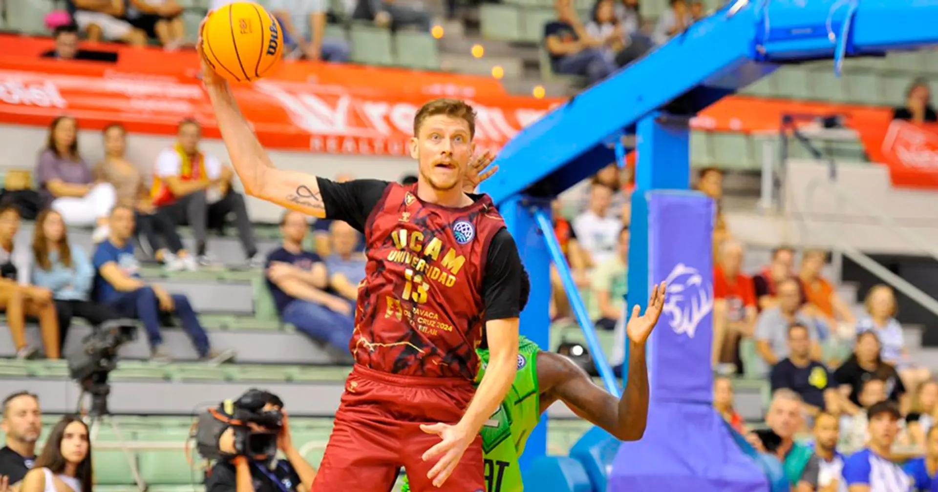 Двоє українців розпочали сезон у Лізі чемпіонів. ВЕФ Зотова несподівано поступився «Бенфіці», «Мурсія» Пустового дотиснула «Тофаш»