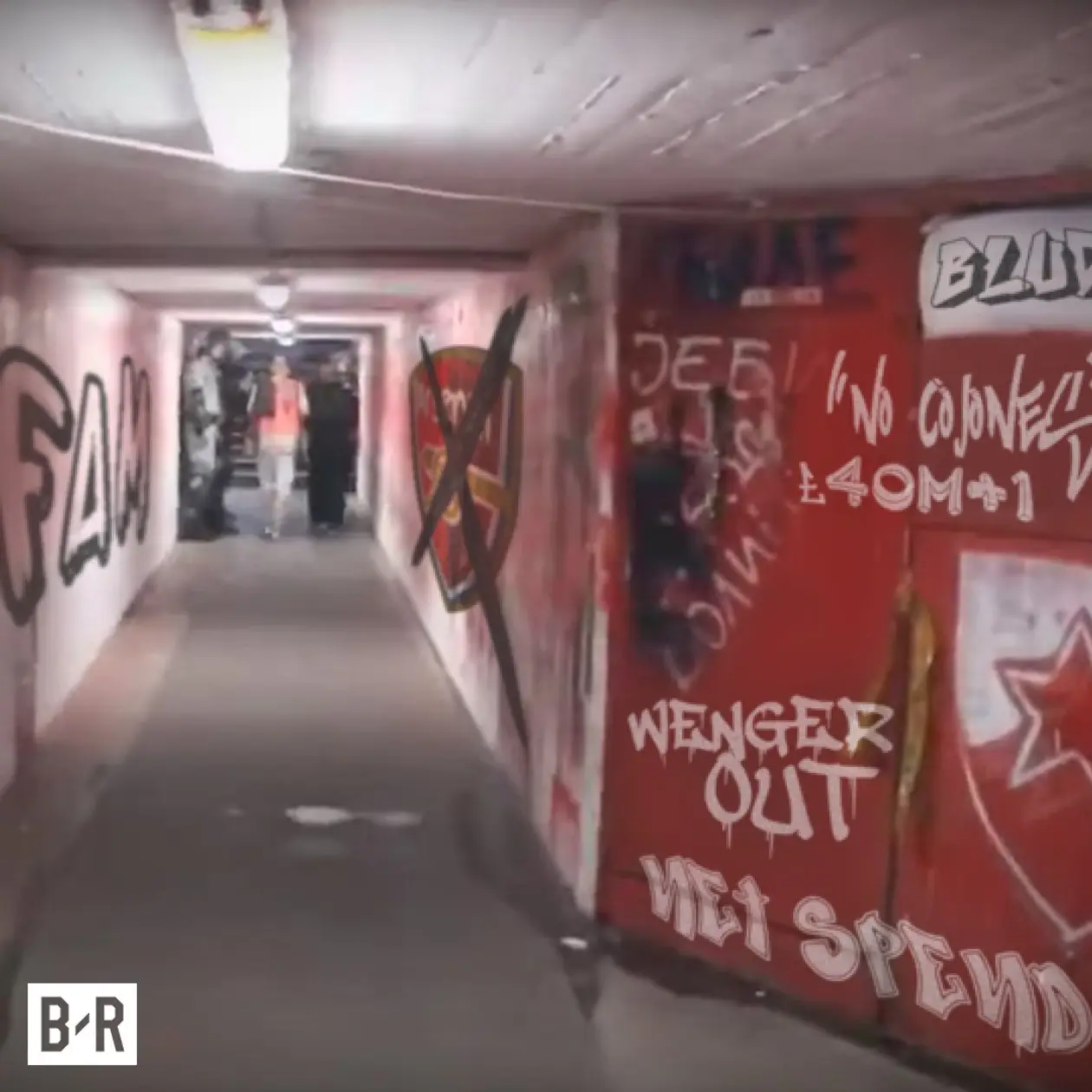 Путешествие по аду. «Арсенал» прошел через этот туннель перед матчем с «Црвеной Звездой»