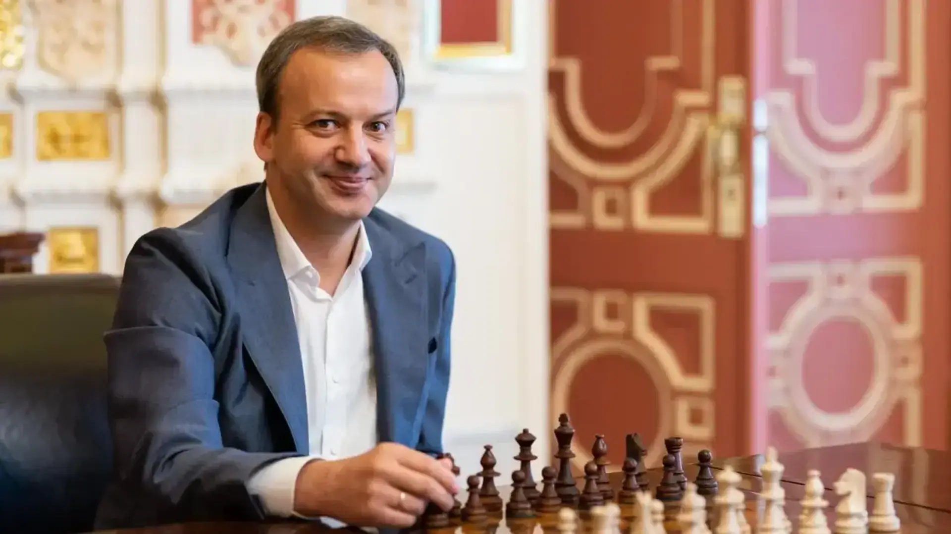 Проросійська ФІДЕ відсторонила федерацію РФ на 2 роки та оголосила догану Дворковичу. Що відбувається?