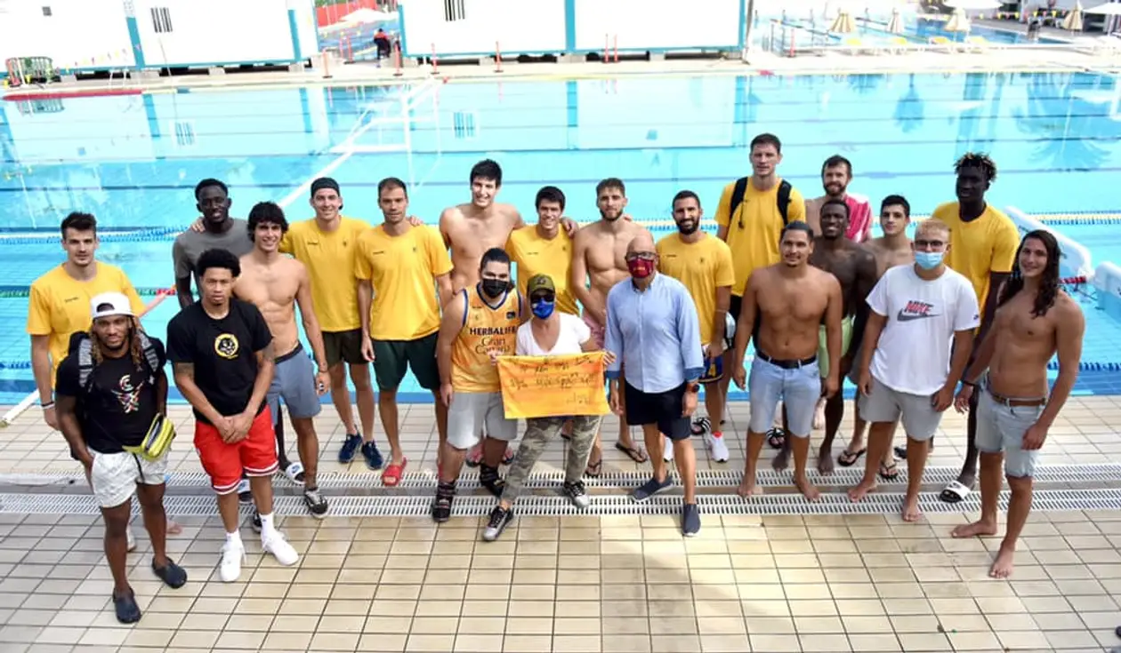 Пустовой сыграл в водное поло вместе с баскетболистами «Гран-Канарии»