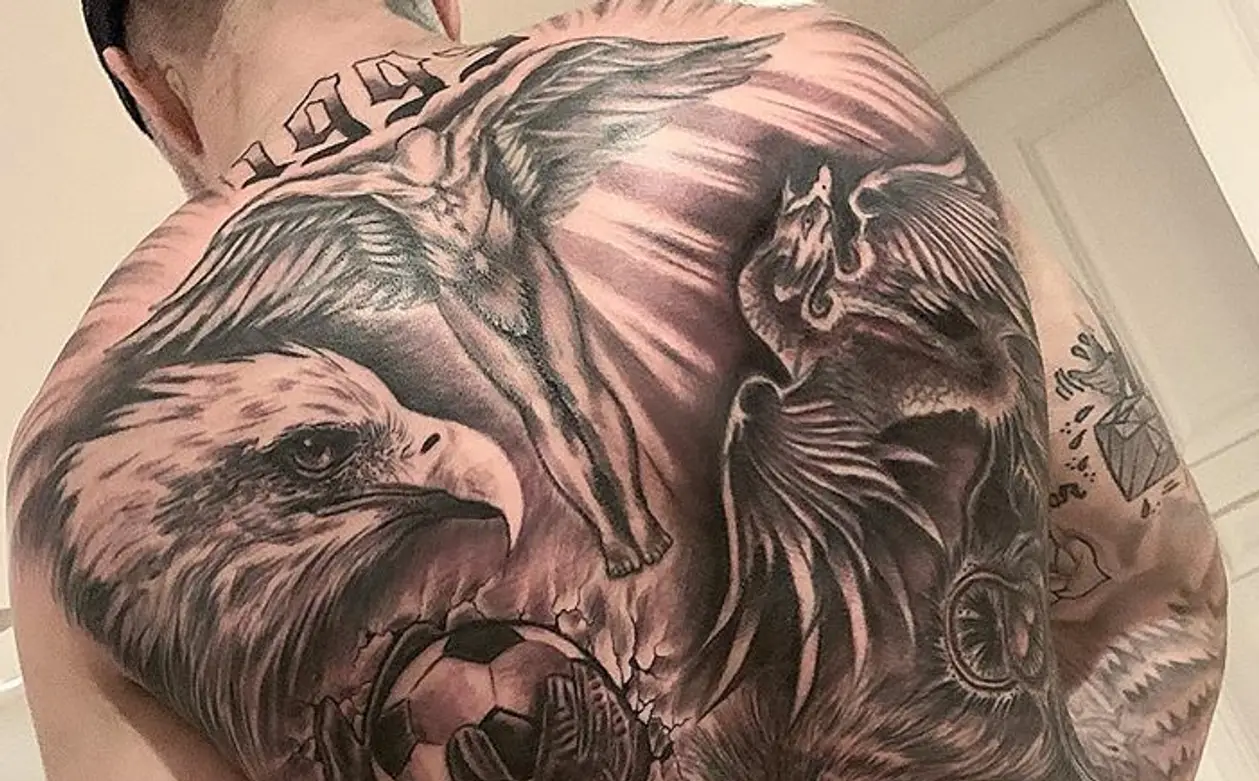 Эдерсон забил татуировками всю спину: орел, лев, дракон, мяч во вратарских перчатках