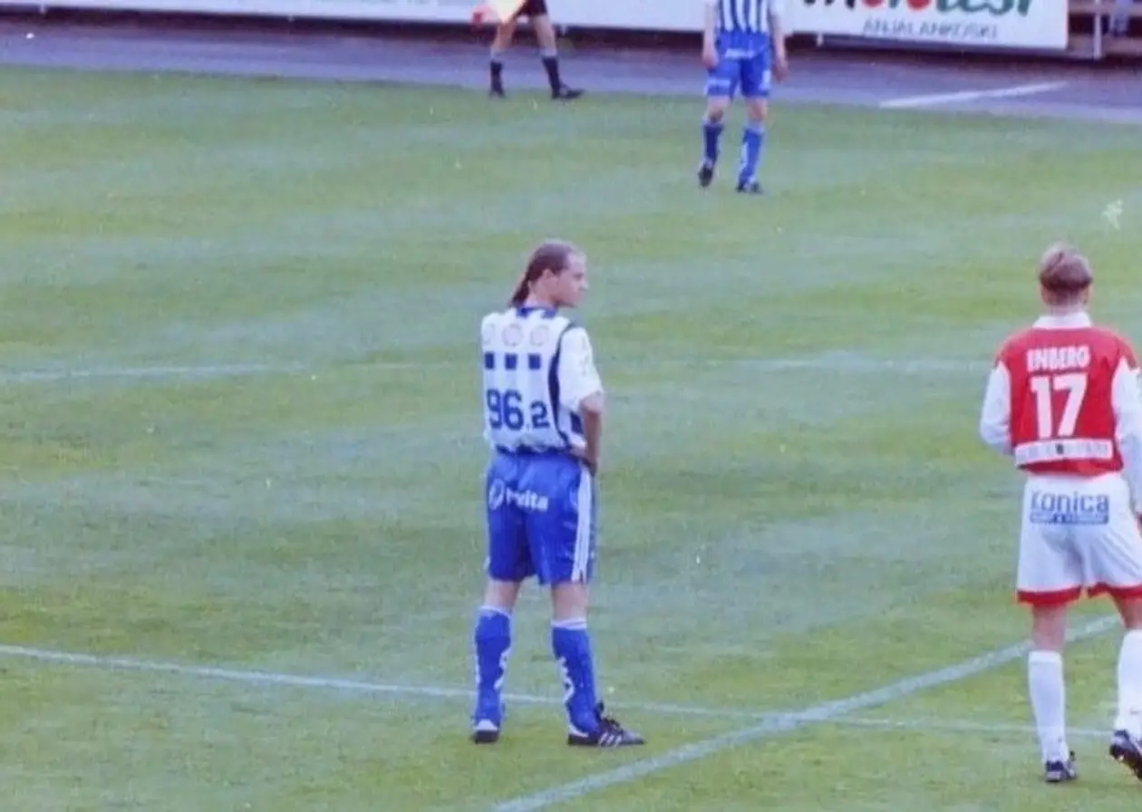 Футболист сборной Финляндии играл под номером 96,2. Все из-за рекламного контракта с местным радио
