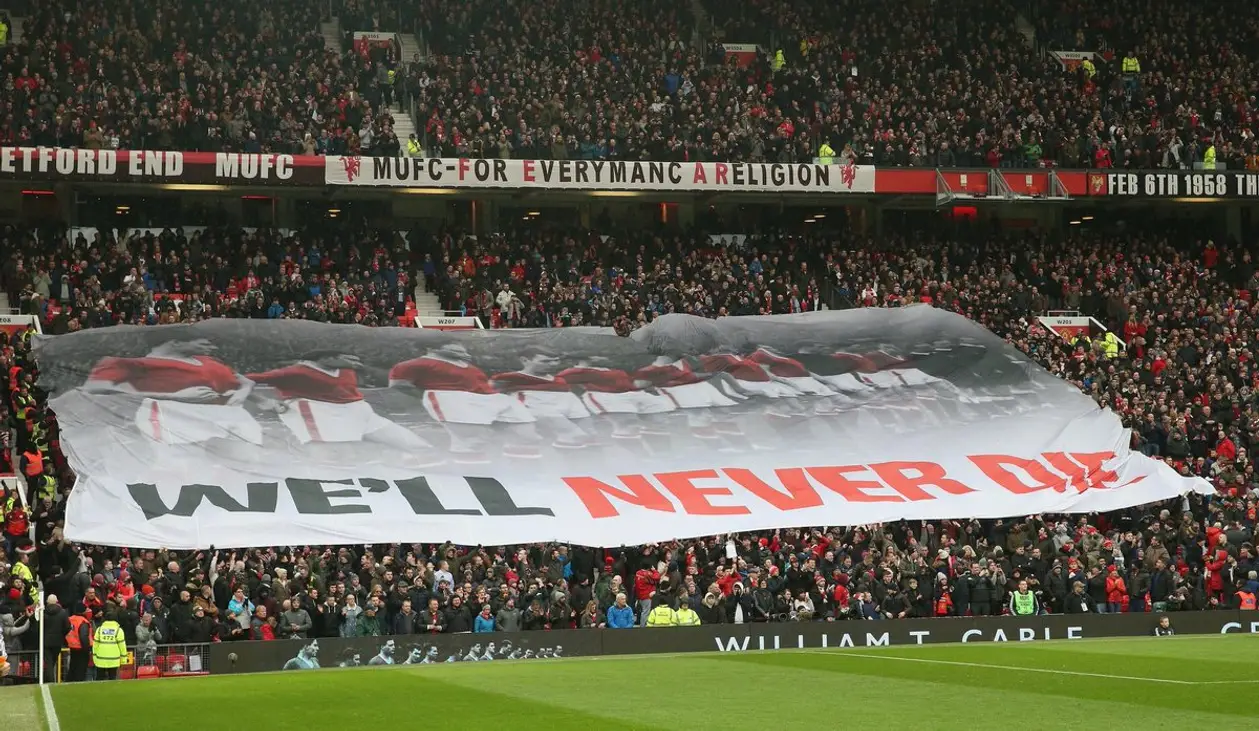 Игроки и болельщики «Юнайтед» почтили память жертв Мюнхенской трагедии