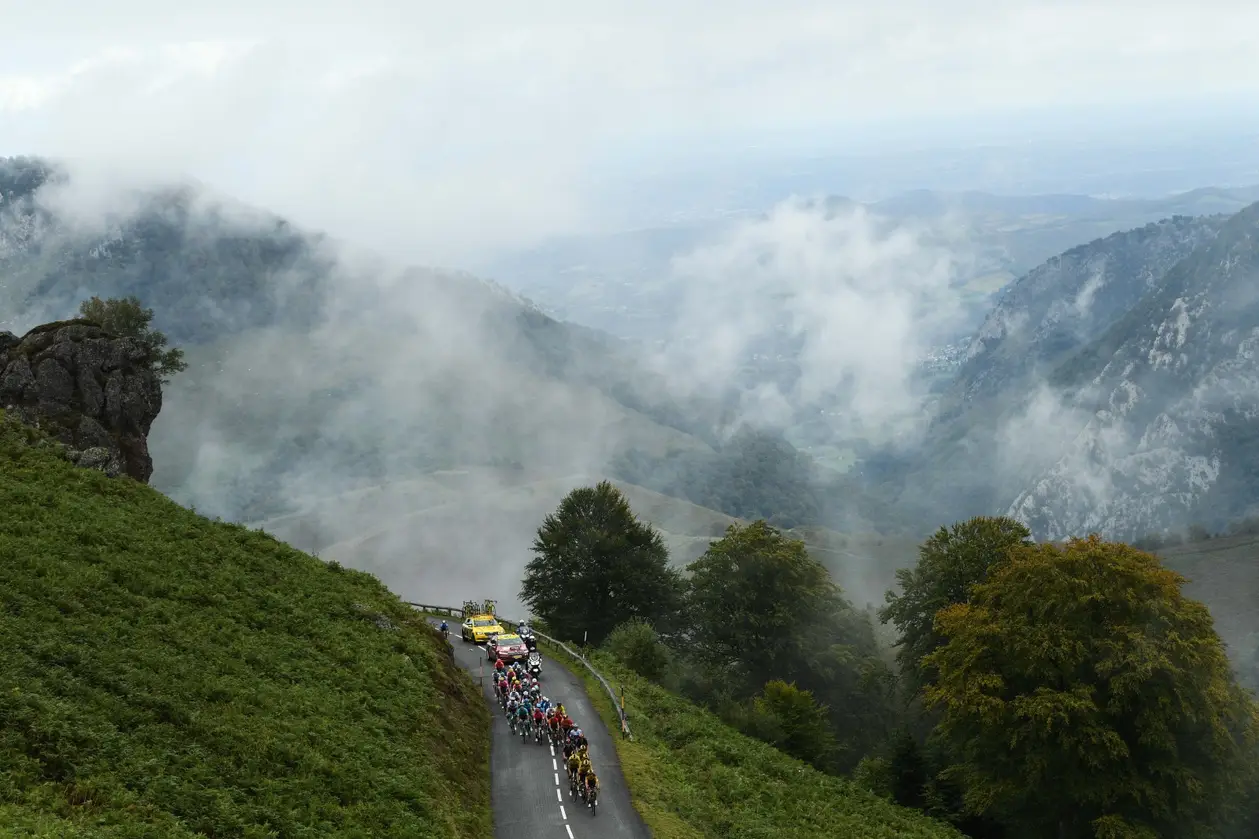 Успех словенцев в Пиренеях и новый кошмар Пино. Ключевые события первой недели Тур де Франс