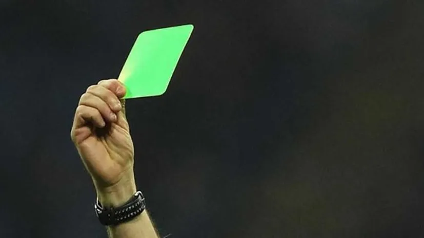 Что обозначает зеленая карточка в футболе?