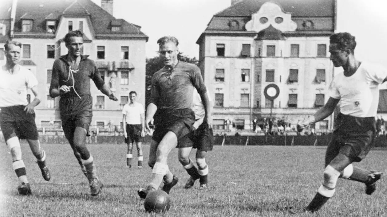 Історія та політика заважали розвитку клубного футболу в Німеччині: усі були аматорами та грали по різних лігах