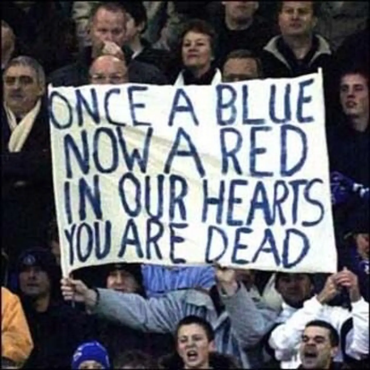 «Однажды синий, теперь - красный, в наших сердцах ты умер»