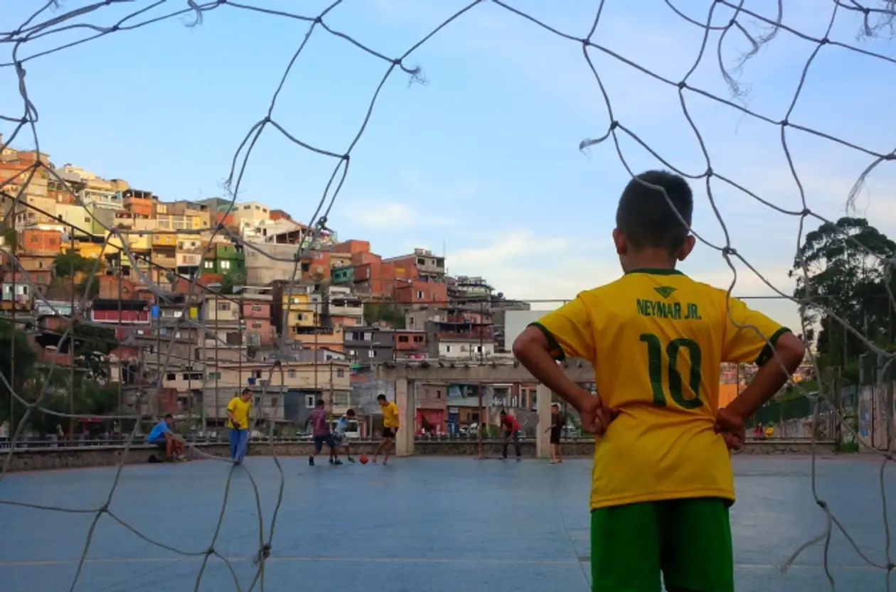 Где живет самый искренний бразильский футбол. Репортаж из фавелы