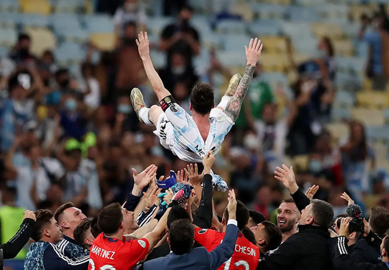😍🇦🇷 Месси празднует долгожданный трофей с Аргентиной! Его эмоциям можно только завидовать