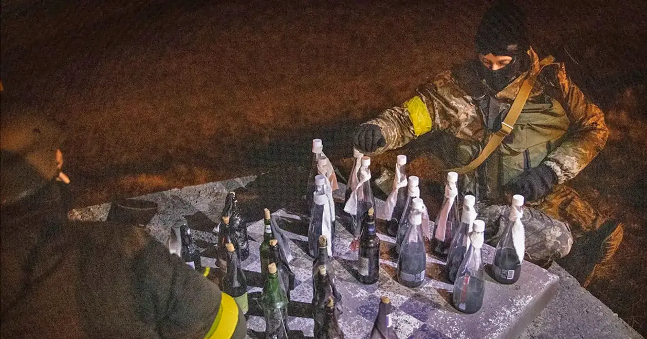 Українські солдати, що грають у шашки, та Мессі з Кубком світу - серед фотографій, які вразили світ у 2022 році