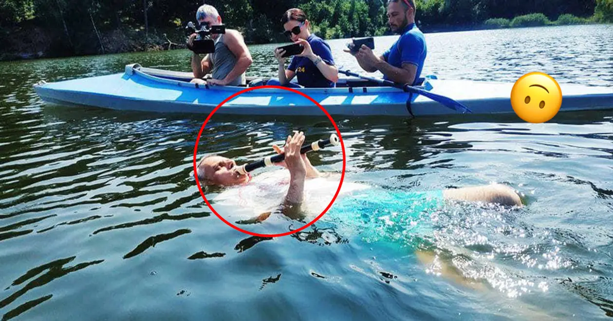 Житель Харьковской области поставил рекорд Украины по одновременному плаванию на спине и игре на флейте. Это не шутка
