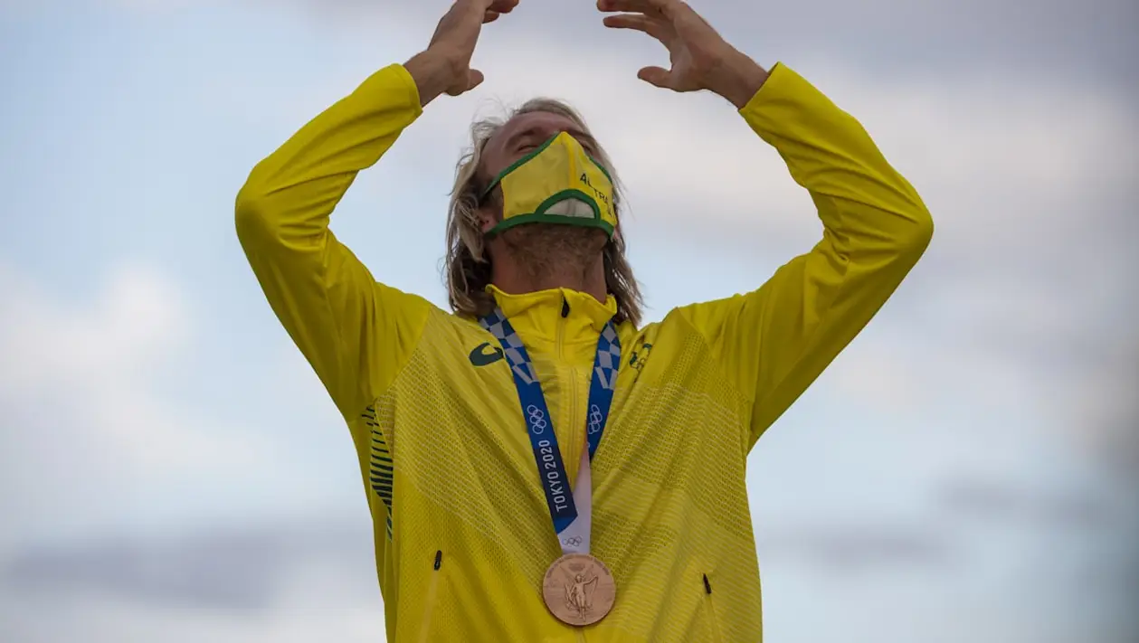 Фантастическая история серфера из Австралии: завоевал бронзу после тяжелой травмы черепа (даже не мог ходить)