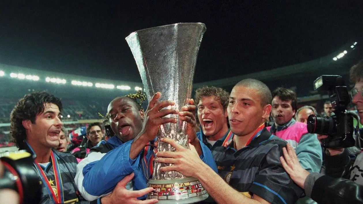 В 1998 «Интер» выиграл Кубок УЕФА. Роналдо был королем матча