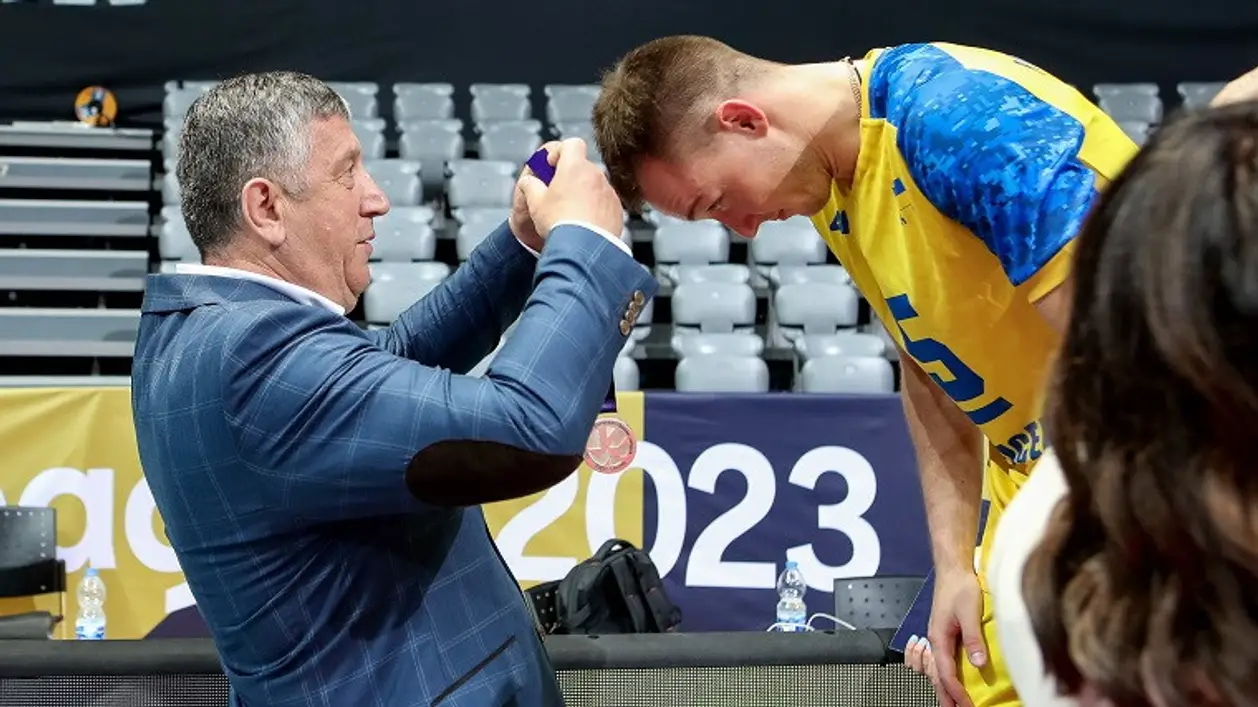 В українському волейболі всім час зняти корону з голови – і навчитися нормально комунікувати