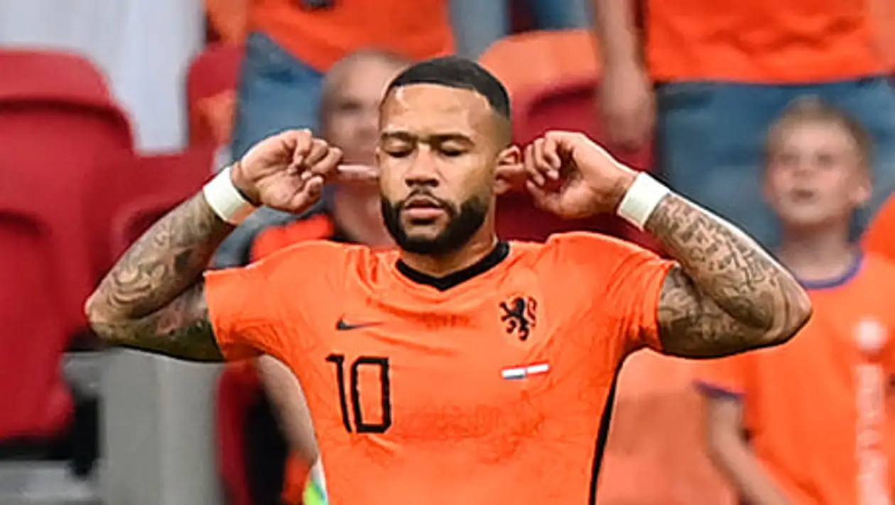 Депай помог Нидерландам выйти в плей-офф. Не забыли, почему он празднует голы, затыкая уши?