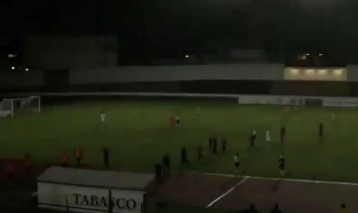 Максимально эпичный гол из Мексики, который выключил свет на стадионе