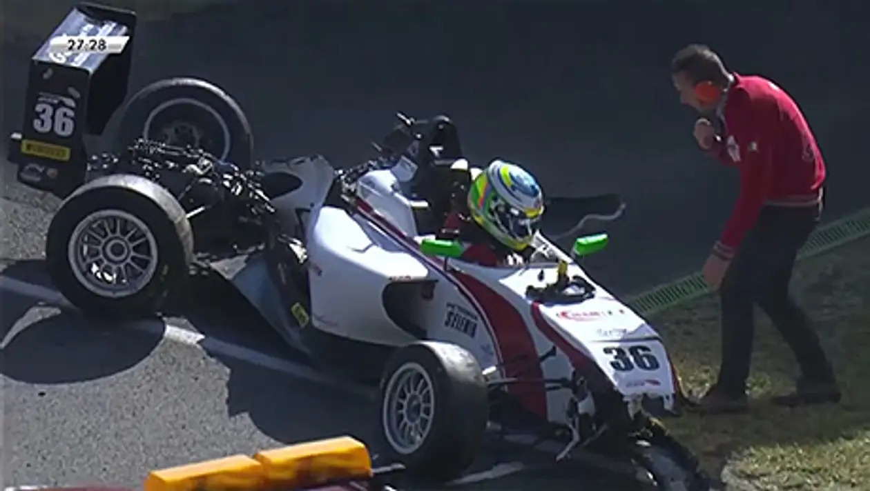 Опасная авария в гонке «Формулы-4»