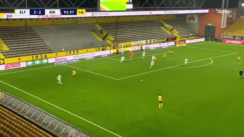 Диверсия от шведского АИК: закинули второй мяч на поле и с двух попыток сорвали атаку соперника на 93-й минуте