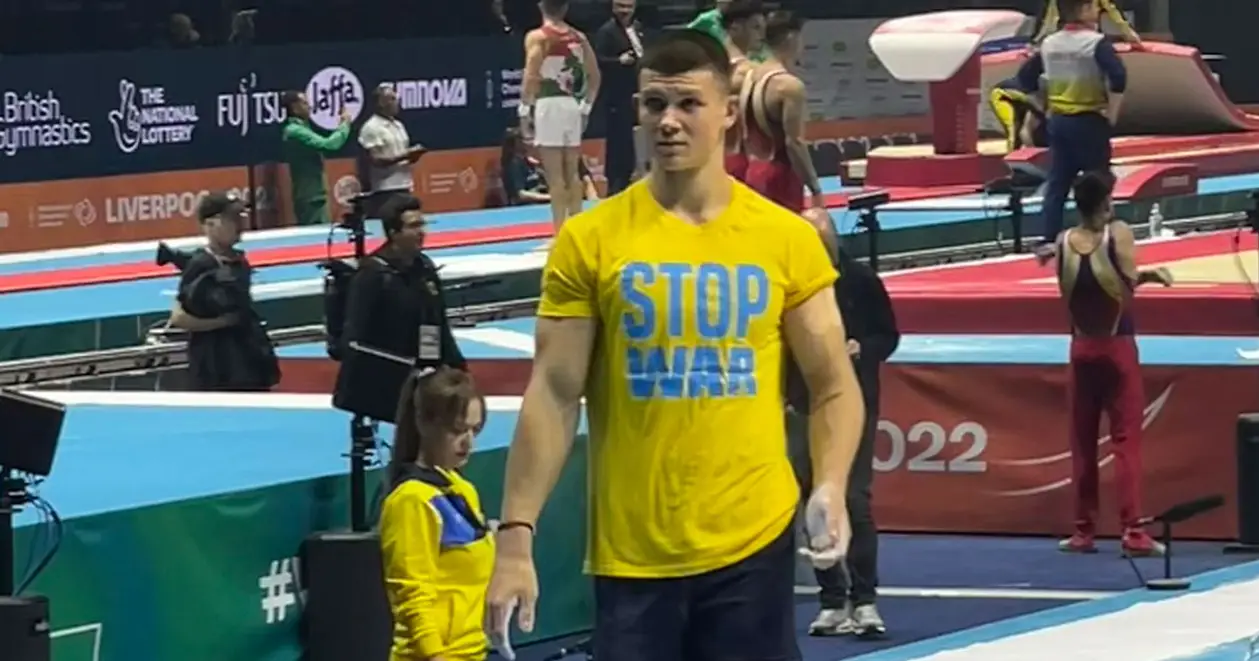 Український гімнаст Ковтун вдягнув футболку з написом «Stop war». Міжнародна федерація її заборонила