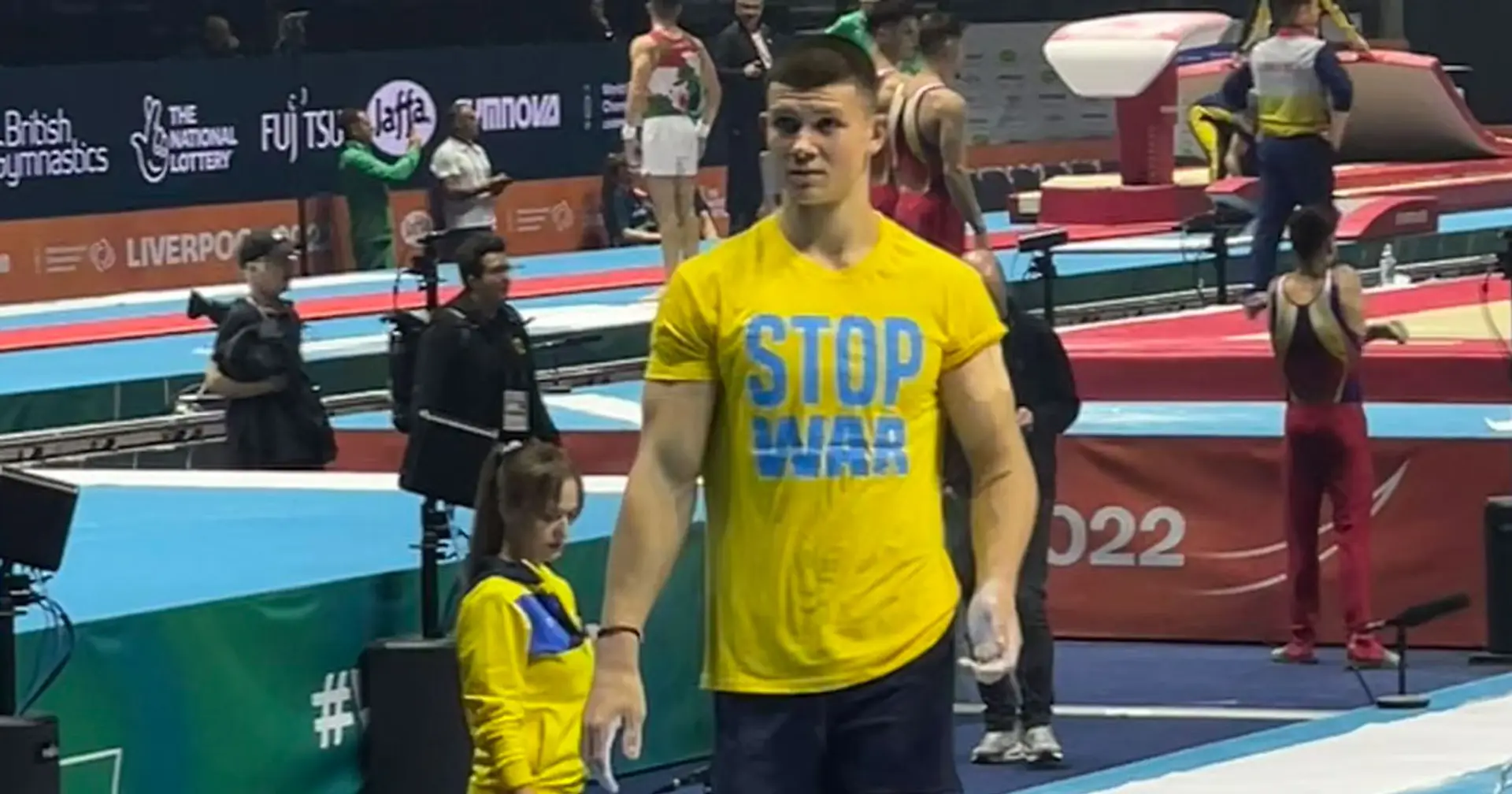 Український гімнаст Ковтун вдягнув футболку з написом «Stop war». Міжнародна федерація її заборонила