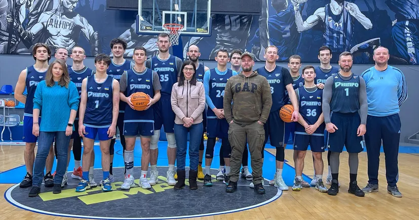 Баскетбольний «Дніпро» разом із фондом Романа Зозулі збирають на гуманітарну допомогу Херсонщині 