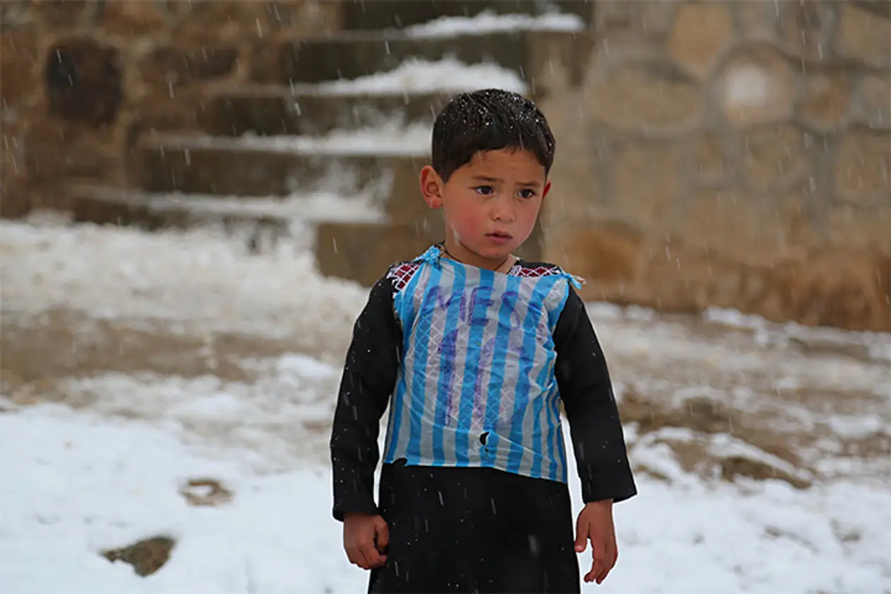Тот самый афганский мальчик потерял футболку Месси и чуть не погиб