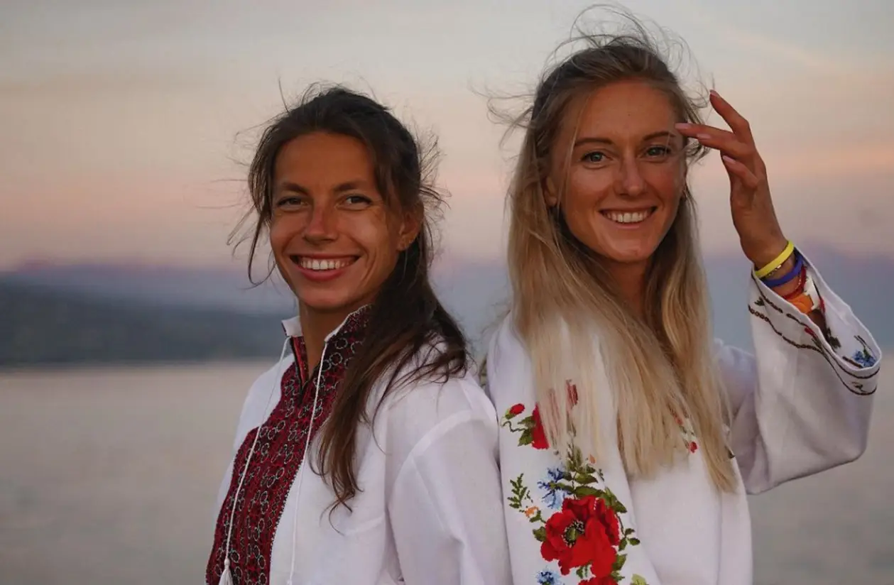 Рижикова та Бех Романчук вдягнули вишиванки на  березі Женевського озера. Як же це атмосферно