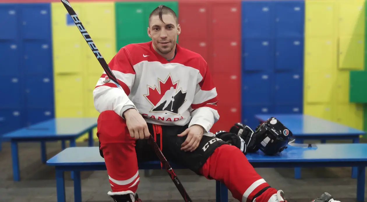 Карате на льду: Чемпион всемирных и европейских игр Горуна болеет за украинский хоккей (видео)
