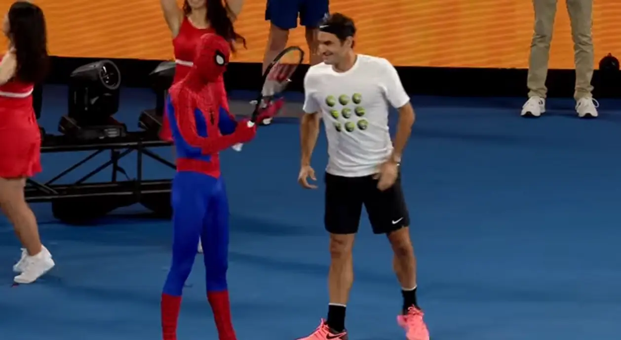 Федерер, Джокович, Человек-паук, Тор, и другие супергерои на Australian Open