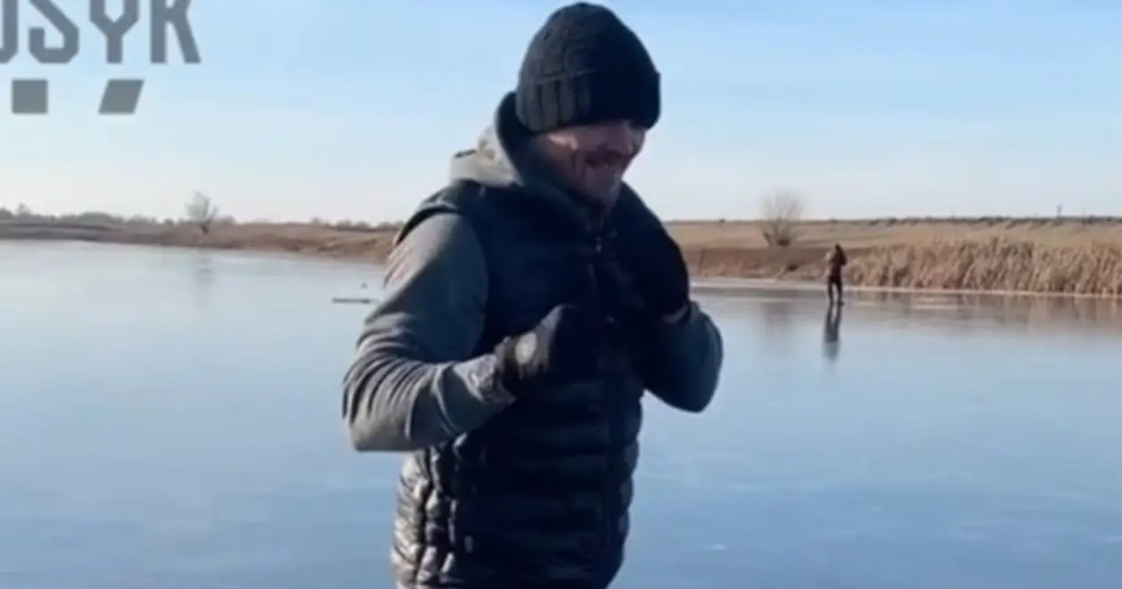 Зимний бокс от Усика на замерзшем озере. Красота