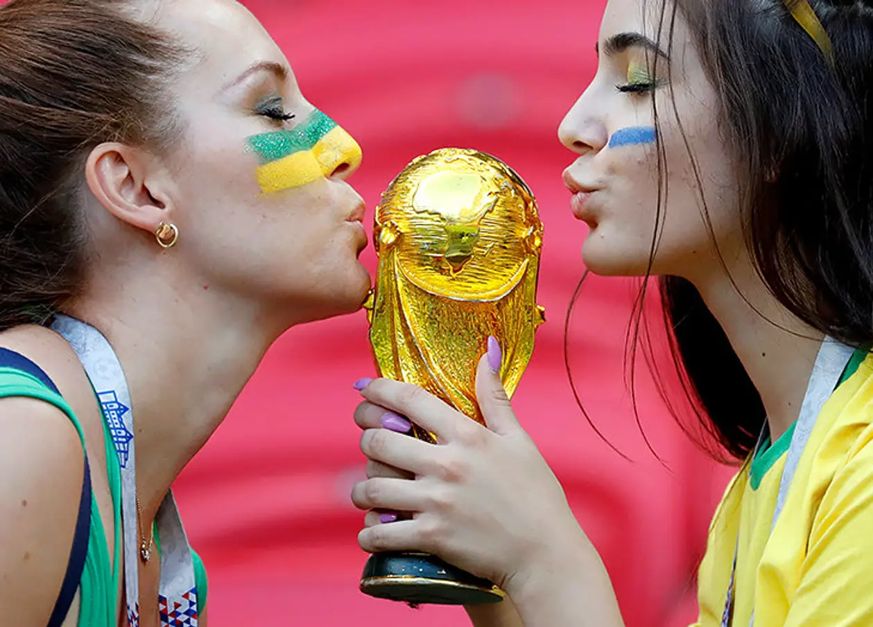 ФИФА просит реже показывать красивых девушек в трансляциях. Зачем?